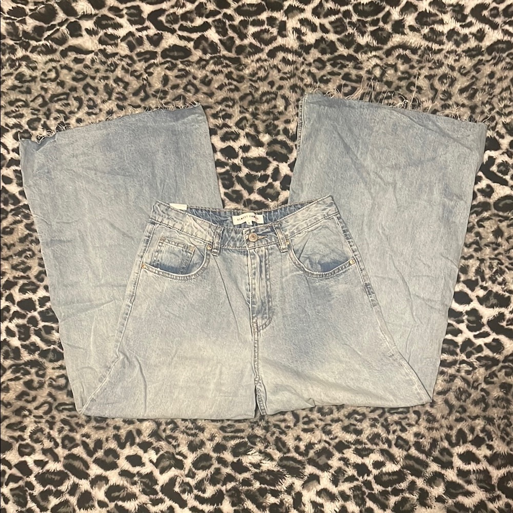 Almost Famous Wide legged jean
